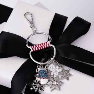*NEW* Paparazzi Silver Keychain with Red and Blue Accent

Bag Charm - “Snow Day”